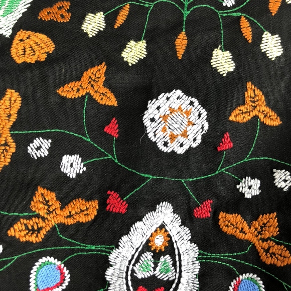 A-Line floral embroidered mini skirt - Picture 2 of 4